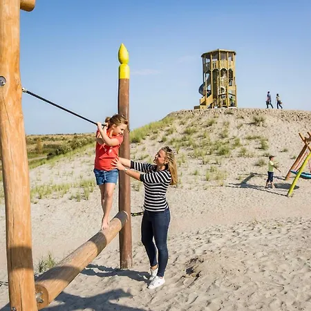 Landal Strand Duin 假日公园 *