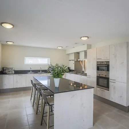 Landal Strand Duin 假日公园 *